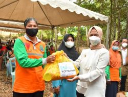 Bupati Nunukan Serahkan 680 Paket Sembako untuk Petugas Kebersihan dan Pemakaman