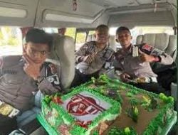 Viral! Oknum Polisi Doakan TNI Tidak Panjang Umur dan Jilati Kue Ulang Tahun