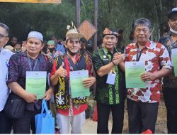 Presiden Jokowi Serahkan SK Perhutanan Sosial dan TORA Bagi Kelompok Tani Hutan Asal Kaltara 
