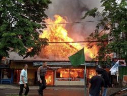 Warung Padang di Jalan YOS Sudarso Terbakar 