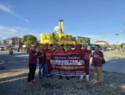 The Maczman Bagi-bagi Takjil di Bulungan 