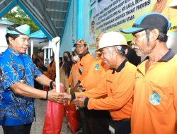 Tingkatkan Pengelolaan Lingkungan, Pemprov Serahkan Bantuan Peralatan hingga Penghargaan Adiwiyata