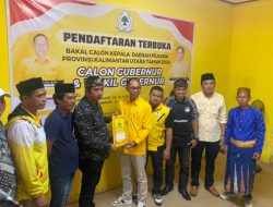 Tim Relawan Ambil Formulir di Golkar untuk Zainal A Paliwang 