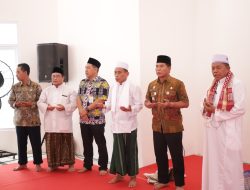 Jumatan di Masjid Pemprov, Gubernur Zainal Himbau ASN untuk Selalu Jaga Ketakwaan