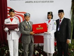 Gubernur Zainal Bawa Duplikat Bendera Pusaka ke Kaltara